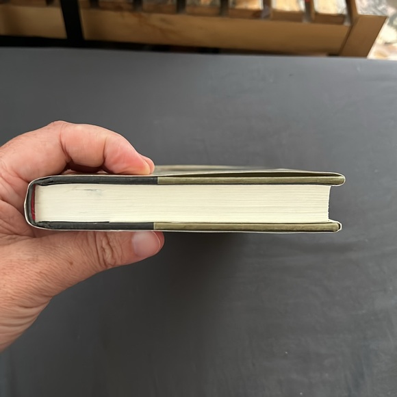 Anatomy of a Rose: Exploring the Secret Life of Flowers by Sharman Apt Russell - Picture 6 of 8